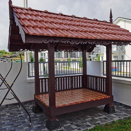 Pesona Suri Homestay 峇株巴辖 外观 照片