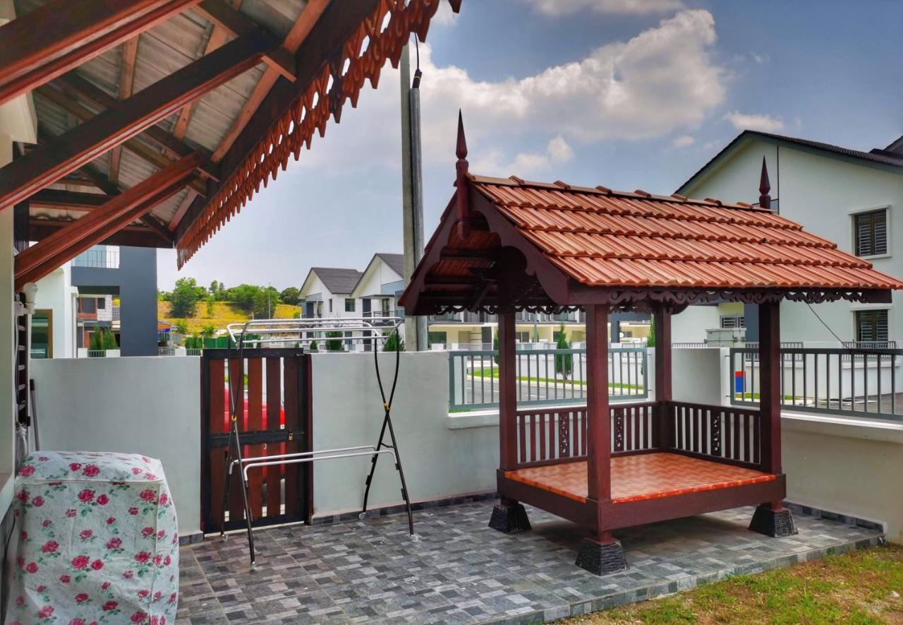 Pesona Suri Homestay 峇株巴辖 外观 照片